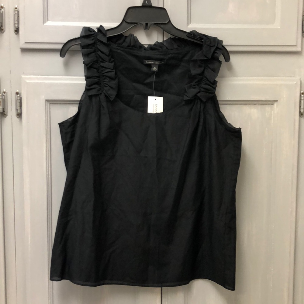Sleeve less ruffed blouse.